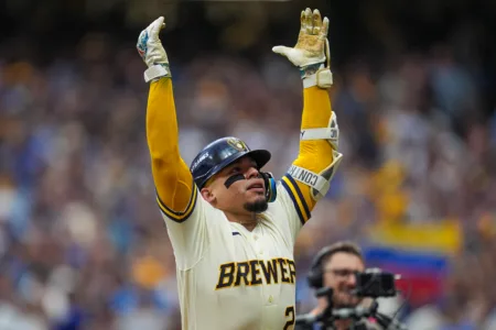 Contreras sparks a winning vibe for Brewers
